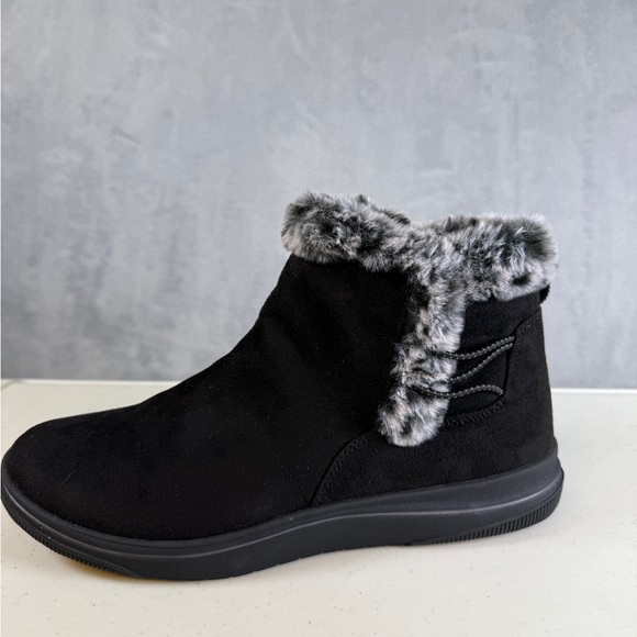 Clarks Shoes - Clarks Cloudstepper Booties Size 11 womens Black New Faux Fur Suede